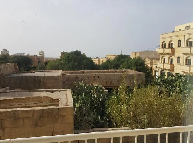 Nadar Semesterbostad Nadur